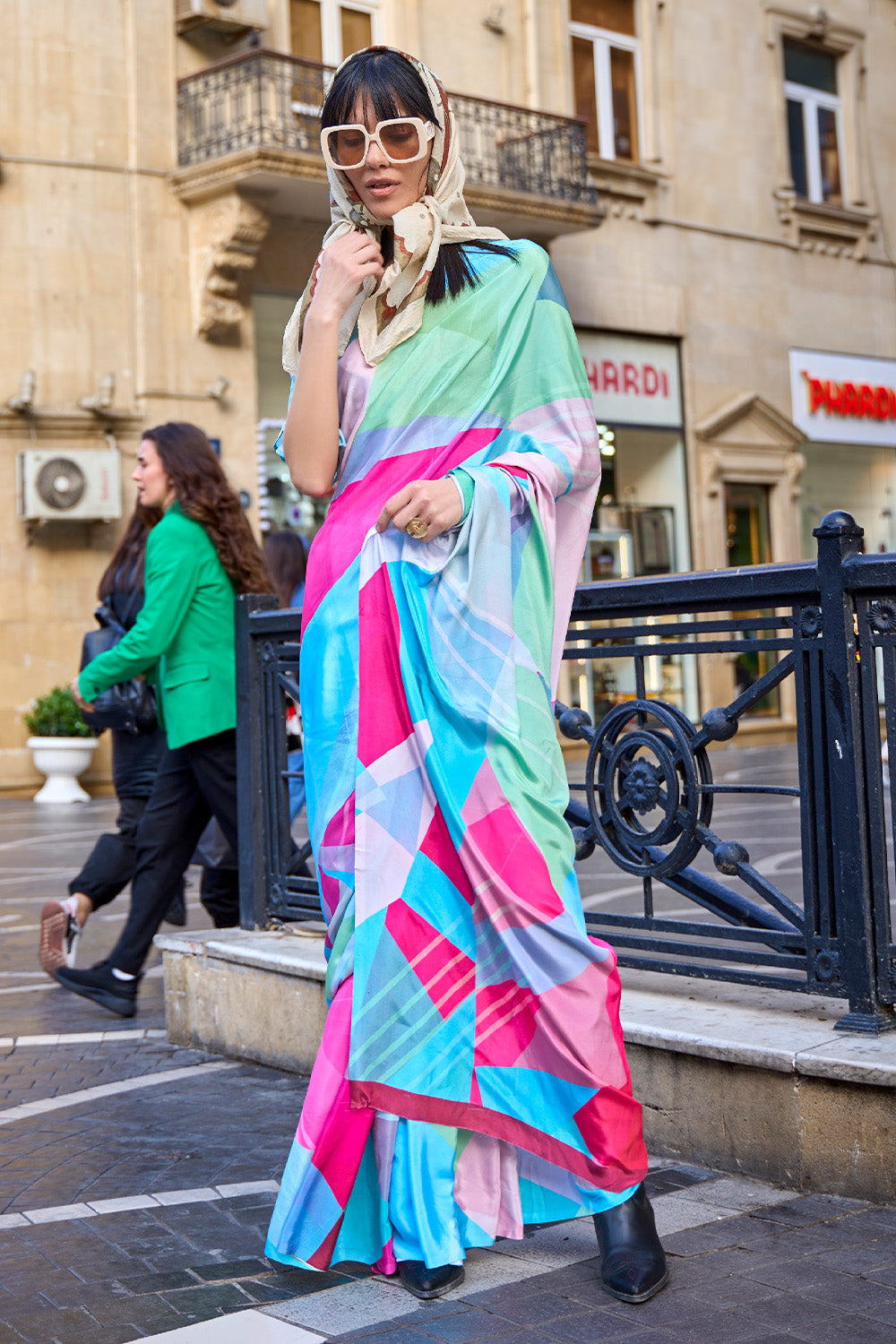 Multicolor Silk Digital Printed Saree With Blouse Piece